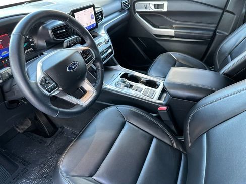 Certified 2022 Ford Explorer XLT w/ Equipment Group 202A image 10