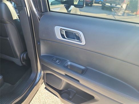 Used 2015 Ford Explorer XLT w/ Equipment Group 202B image 24
