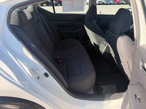 Used 2025 Nissan Altima 2.5 SV AWD/4WD image 39