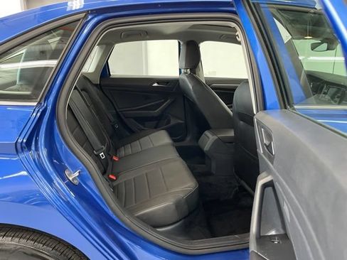 Used 2023 Volkswagen Jetta SE w/ Panoramic Sunroof Package FWD image 10