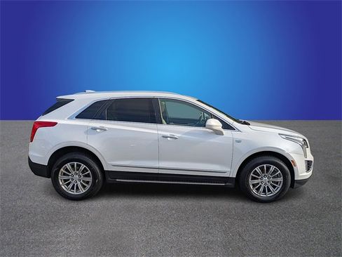 Used 2018 Cadillac XT5 Luxury w/ Driver Awareness Package image 6