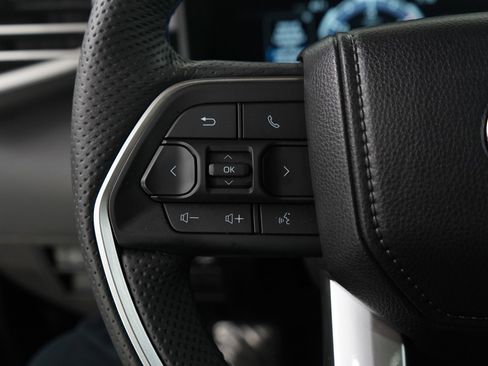 Used 2025 Toyota Sequoia Platinum image 17