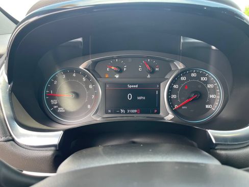 Used 2023 Chevrolet Traverse LT FWD image 19