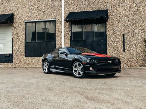 Used 2010 Chevrolet Camaro SS w/ LPO, Ground Effects Package RWD image 34