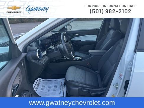 Used 2025 Chevrolet Trax LT w/ LT Convenience Package image 21