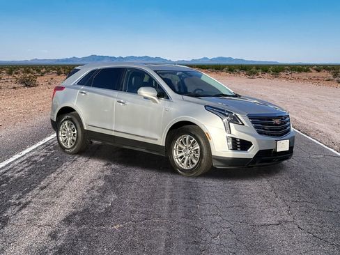 Used 2018 Cadillac XT5 Luxury w/ Driver Awareness Package image 3