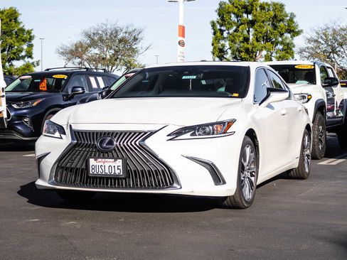 Used 2020 Lexus ES 300h w/ Premium Package image 3