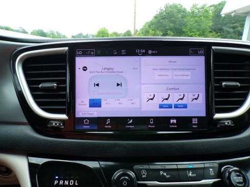 Used 2023 Chrysler Pacifica Touring-L FWD image 19