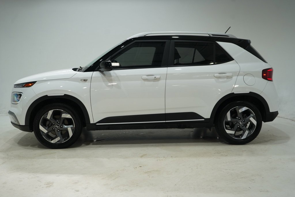 Used 2024 Hyundai Venue Limited FWD image 4
