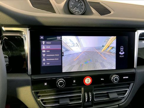 Used 2025 Porsche Macan image 31