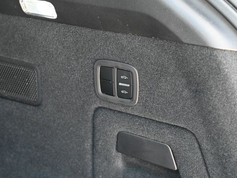 Used 2025 Porsche Cayenne Turbo AWD/4WD image 46