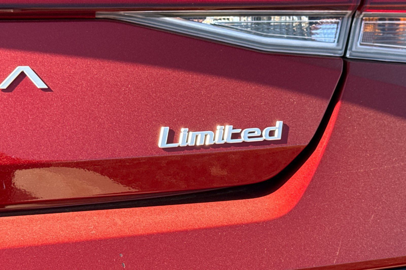 Used 2025 Hyundai Elantra Limited FWD image 31