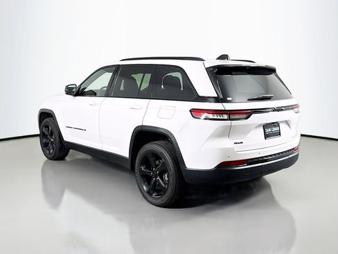 Used 2023 Jeep Grand Cherokee Altitude image 5