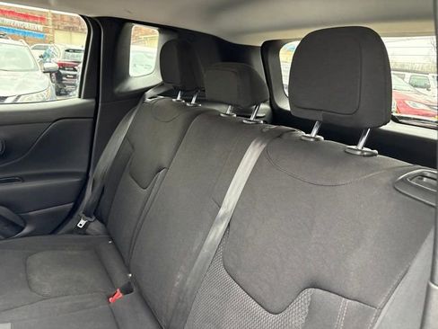 Used 2018 Jeep Renegade Altitude image 23