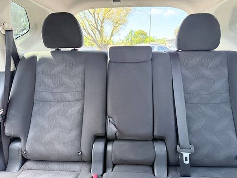 Used 2016 Nissan Rogue SV w/ SV Premium Package image 11