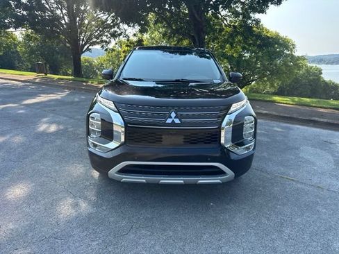 Used 2022 Mitsubishi Outlander SE FWD image 2