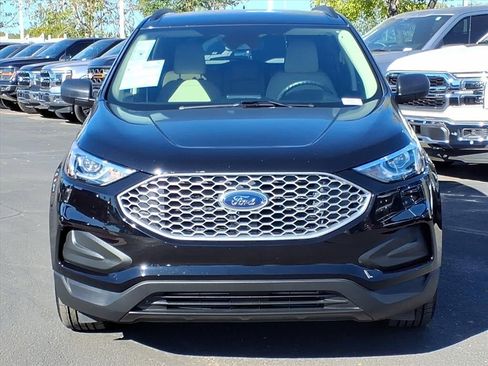 Certified 2024 Ford Edge SE image 2