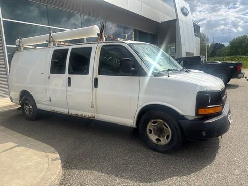 Used 2014 Chevrolet Express 2500 Extended RWD image 4