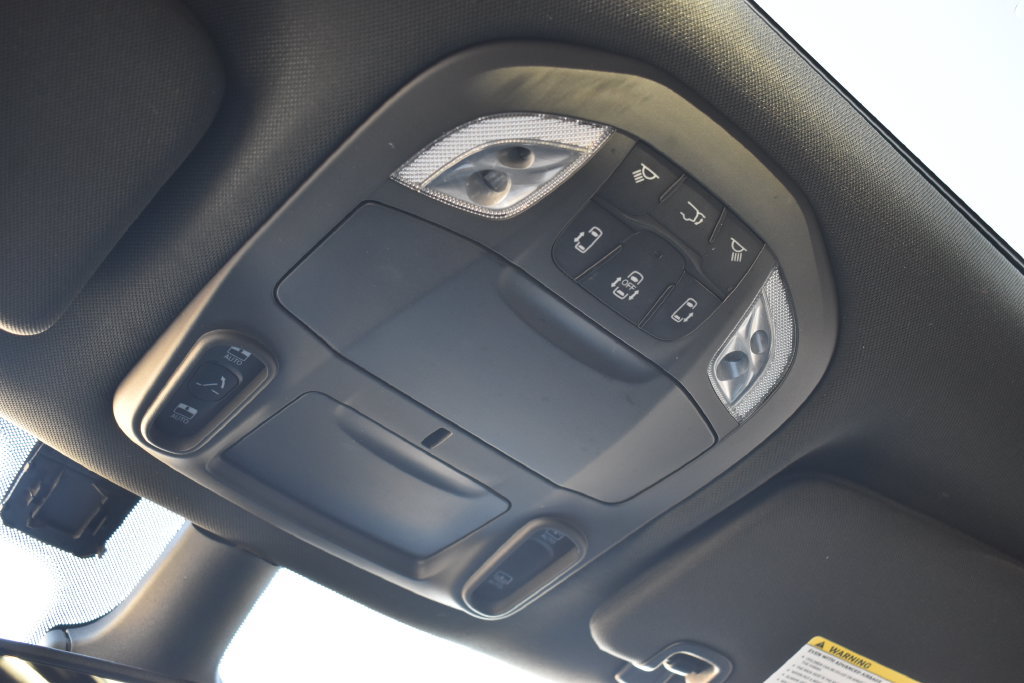 Used 2025 Chrysler Pacifica Limited FWD image 26