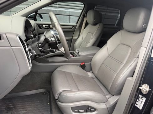 Certified 2023 Porsche Cayenne Platinum Edition AWD/4WD image 16