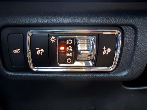 Used 2023 Lincoln Corsair Reserve image 18