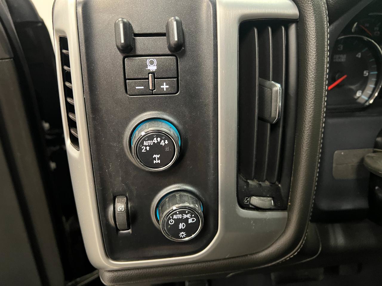 Used 2018 GMC Sierra 1500 SLT AWD/4WD image 35