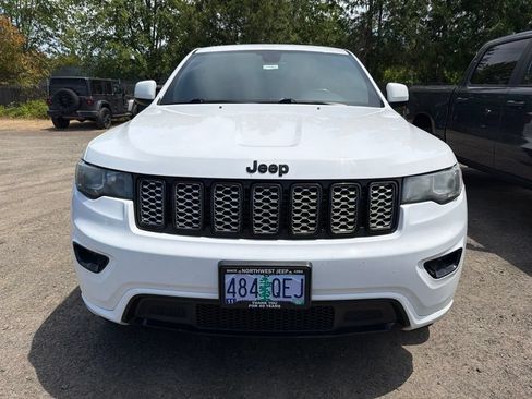 Used 2017 Jeep Grand Cherokee Altitude RWD image 2