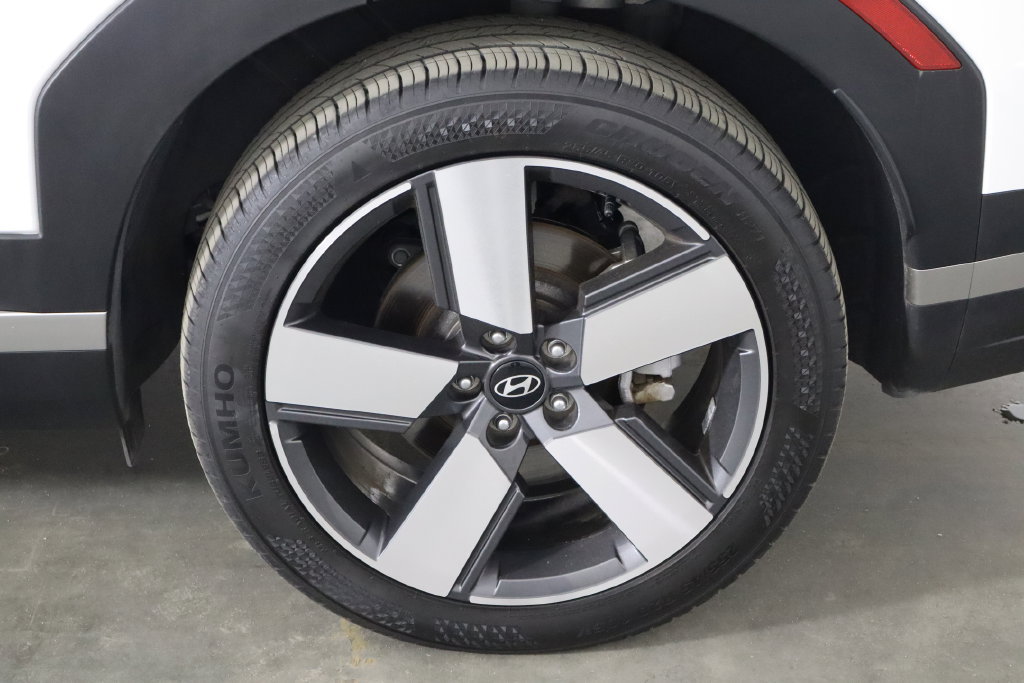 Used 2025 Hyundai Santa Fe Limited AWD/4WD image 39