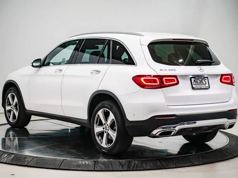 Used 2022 Mercedes-Benz GLC 300 image 2