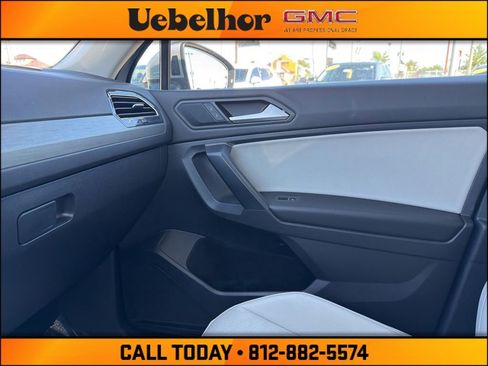 Used 2021 Volkswagen Tiguan SE w/ Panoramic Sunroof Package FWD image 33