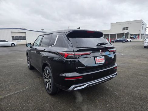 New 2026 Mitsubishi Outlander SE image 5