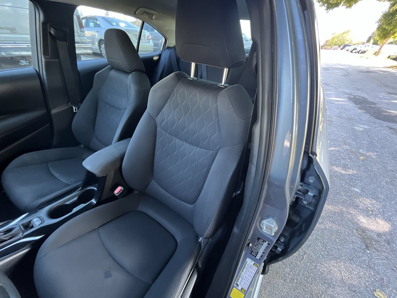 Used 2021 Toyota Corolla LE FWD image 5