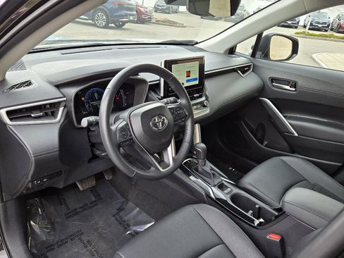 Used 2025 Toyota Corolla Cross XLE AWD/4WD image 5