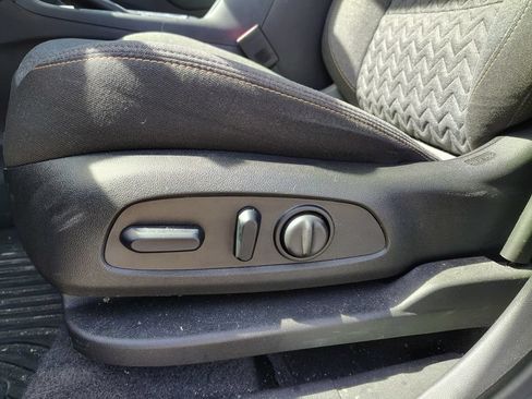 Used 2024 Chevrolet Equinox LT AWD/4WD image 9
