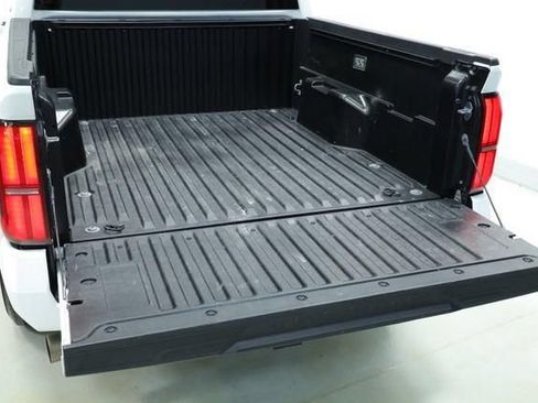 Used 2025 Toyota Tacoma SR5 AWD/4WD image 8