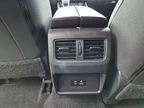 Used 2023 Nissan Rogue SV AWD/4WD image 17