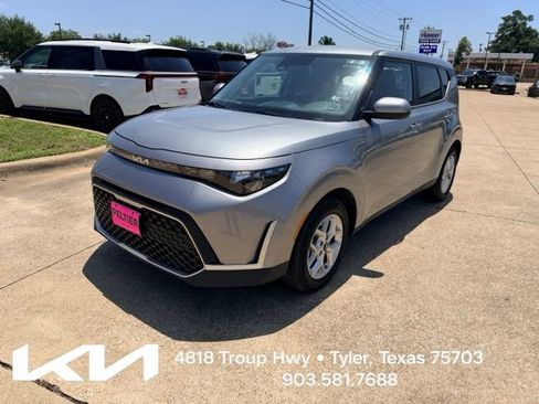 Certified 2025 Kia Soul LX w/ LX Technology Package FWD image 3