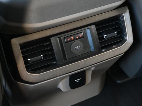 Used 2026 Ford F450 Platinum w/ Platinum Plus Package image 32