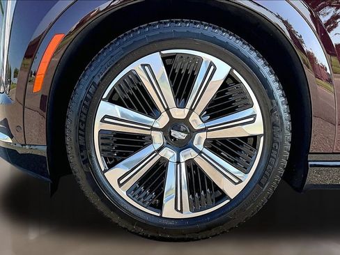 Certified 2025 Cadillac Escalade IQ Luxury 2 w/ LPO, Premium Carpet Package AWD/4WD image 8