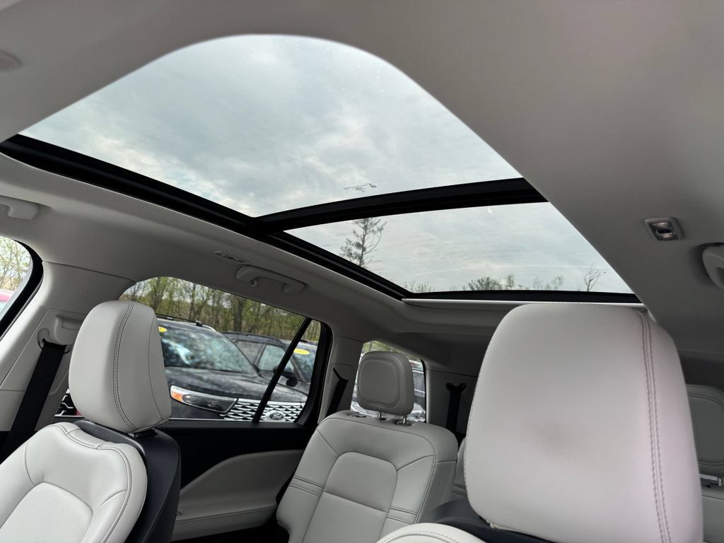 Used 2025 Lincoln Aviator AWD w/ Equipment Group 101A image 38