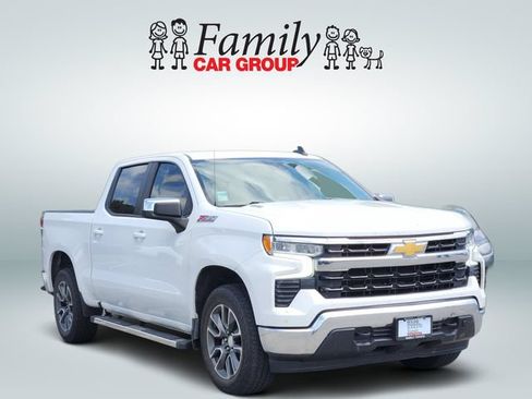 Used 2024 Chevrolet Silverado 1500 LT w/ Z71 Off-Road Package AWD/4WD image 2
