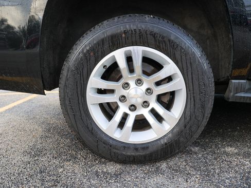 Used 2019 Chevrolet Suburban LT image 13