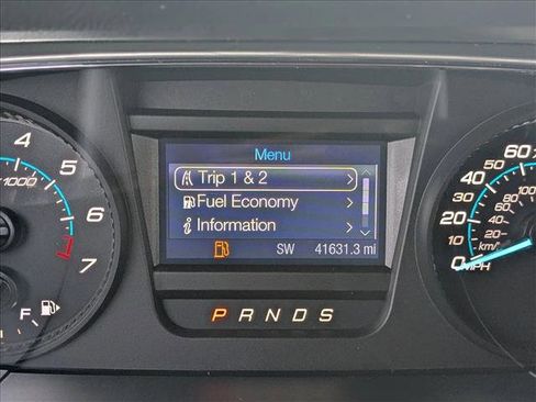 Used 2017 Ford Taurus SEL FWD image 11