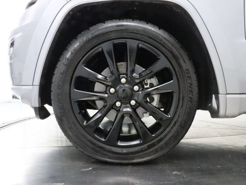 Used 2020 Jeep Grand Cherokee Altitude RWD image 38