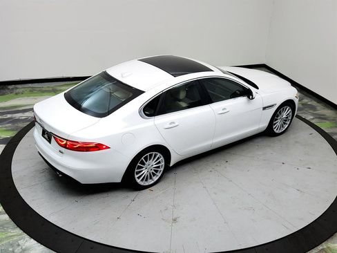 Used 2020 Jaguar XF Prestige AWD/4WD image 35