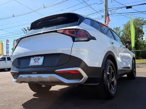 Used 2025 Kia Sportage LX FWD image 9