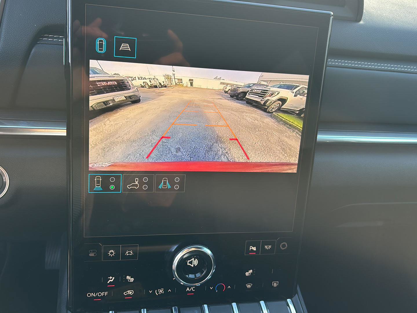 Used 2026 GMC Terrain Elevation w/ Technology Package II FWD image 21