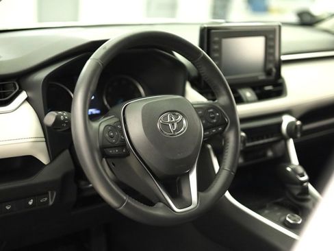 Used 2020 Toyota RAV4 XLE image 12