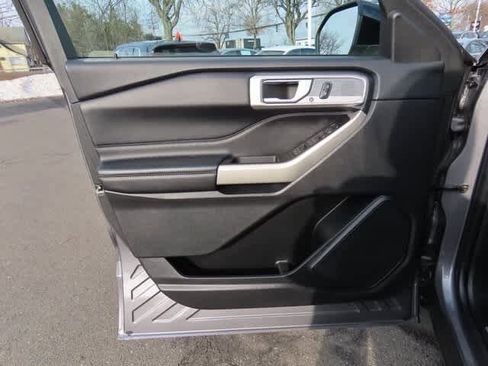 Used 2022 Ford Explorer Limited image 18