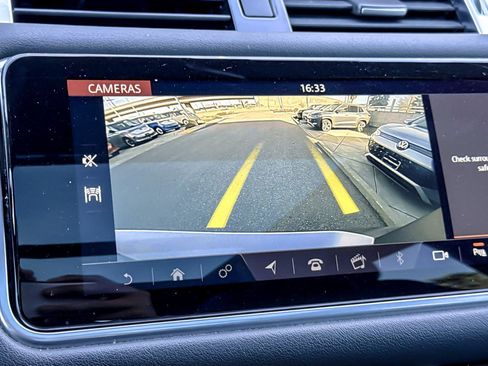 Used 2020 Land Rover Range Rover Sport HSE image 19